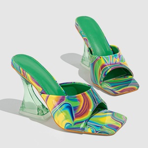 Nouveauté 2024 Talons colorés populaires pour le commerce extérieur, sandales mode à bout carré pour femme, pour l'extérieur, la scène et les bars - Product Image 2
