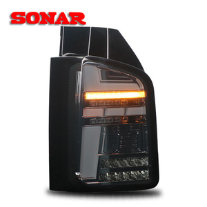 Gruppo Luci Posteriori LED Modello V2 con Funzione Freno e Indicatore di Direzione per <span class=keywords><strong>Volkswagen</strong></span> <span class=keywords><strong>T5</strong></span> Multivan <span class=keywords><strong>Caravelle</strong></span> 2010-2015 - Product Image 5
