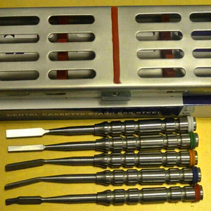 Dogmatic International Ciseaux à os chirurgicaux manuels réutilisables pour la chirurgie orale, la séparation des flaps, en acier inoxydable CE - Product Image 1