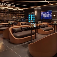 Meubles de café et de bar personnalisés : canapés de style industriel chic avec tables