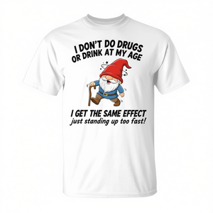 T-shirt Gnome « Je ne fais pas d'excès de drogues ni d'alcool à mon âge » - Chemise humoristique pour personnes âgées - Product Image 2