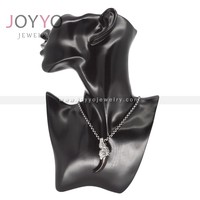 Pendentif en acier inoxydable avec dent de panthère noire et tête d'aigle en pierre noire, style nordique