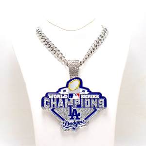 नए 2025 लॉस एंजिल्स डॉज विजेता का पदक प्रत्येक अवसर के लिए स्टाइलिश गहने के साथ दो रंग विकल्पों में आता है। - Product Image 3
