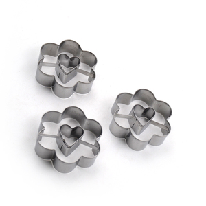 Stampo a forma di cuore in acciaio inossidabile stampino <span class=keywords><strong>per</strong></span> <span class=keywords><strong>biscotti</strong></span> creativi <span class=keywords><strong>per</strong></span> la cottura della cucina <span class=keywords><strong>per</strong></span> matrimoni e <span class=keywords><strong>Halloween</strong></span> - Product Image 2
