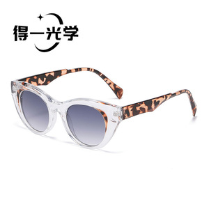 แว่นกันแดดทรงแคทอาย UV400 กรอบ PC ป้องกันแสงแดดสำหรับทุกเพศ - Product Image 1
