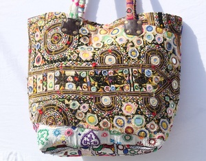Sac Banjara personnalisé, exportateur indien de premier plan, sac hobo vintage, sac à bandoulière ethnique indien brodé à la main, sac à main coloré, excellent prix - Product Image 2