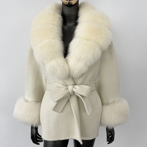 <span class=keywords><strong>Manteau</strong></span> de luxe en fourrure d'agneau tibétain pour <span class=keywords><strong>femme</strong></span>, chaud pour l'hiver, en laine de mouton et cachemire, style vintage avec col en bambou et garniture en fourrure d'agneau mongol - Product Image 4
