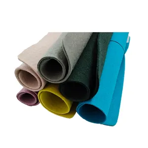 Rollos de tela no tejida de polipropileno colorido impermeable transpirable ecológico estándar europeo