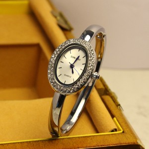 <span class=keywords><strong>Orologio</strong></span> da polso per bracciale in <span class=keywords><strong>acciaio</strong></span> inox piccolo quadrante ovale signore orologi al quarzo regali per le donne - Product Image 4
