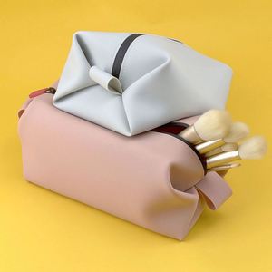 Pochette de maquillage en silicone de qualité supérieure, résistante à l'eau, avec fermeture éclair pratique pour les femmes, utilisation quotidienne - Product Image 6