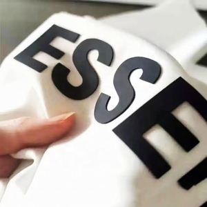 Etiquetas de Logotipo con Letras de Transferencia de Calor de Silicona 3D Personalizadas al por Mayor, Bolsas de Polipropileno para Camisetas, Impresión de Alta Calidad en Serigrafía, Rollo de 100 Piezas - Product Image 1
