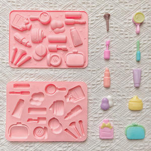Stampo in Silicone Personalizzato per Cioccolato a Forma di <span class=keywords><strong>Rossetto</strong></span>, Pennello Cosmetico e Profumo, per Fondente, Caramelle, Pasta di Gomma e Decorazioni per Torte - Product Image 3