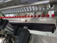 Machine à percer le bois à quatre rangées multiples avec alimentation automatique et ramassage automatique