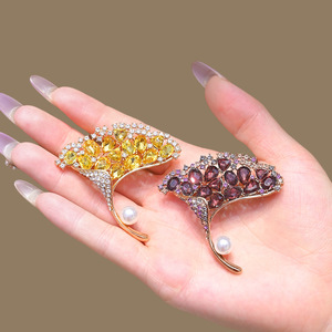 Broche de Folha de Ginkgo de Luxo para Mulheres, Corsage de Cristal, Design de Luxo Leve, Ideal para Trajes Formais - Product Image 5