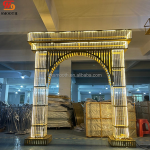 ซุ้มไฟคริสตัล LED หรูหรา สำหรับตกแต่งทางเข้างานแต่งงาน ฉากหลังทรงสี่เหลี่ยม แสงวอร์มไวท์ พร้อมเสาคริสตัล - Product Image 2