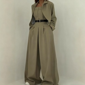 จั๊มสูทเปิดไหล่แบบไม่มีสายสำหรับผู้หญิง พร้อมเสื้อคลุมแบบแจ็คเก็ต - ชุดแฟชั่น 2 ชิ้น - Product Image 2