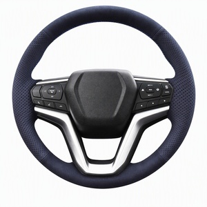 Housse de <span class=keywords><strong>volant</strong></span> en cuir microfibre cousue à la main, personnalisée avec la marque de l'usine, pour <span class=keywords><strong>Isuzu</strong></span> Dmax - Product Image 2