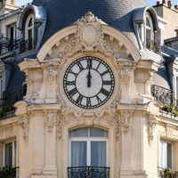 Horloge de Tour Architecturale Moderne d'Extérieur pour Campus, Horloge Mécanique avec Carillons Musicaux - Personnalisation Ingénierie