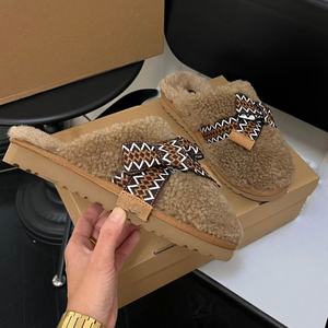 Chaussons d'hiver thermiques de luxe pour femmes de haute qualité 2026, confortables, style Ugg, doublure antidérapante en caoutchouc, chaussons personnalisés - Product Image 5