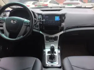 Оптовая продажа модернизированных автомобилей BYD E5 2018 Подержанный автомобиль 5 мест и дистанционное послепродажное обслуживание автомобиля Новые окрашенные сиденья шин BYD автомобиль 320 км