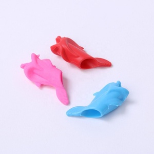 Agarraderas de Plástico Duraderas y Lavables con Forma de Pez para Lápices y Bolígrafos, Venta al por Mayor, Zhejiang Modern, Agarraderas Correctoras de Hábitos de Escritura <span class=keywords><strong>3D</strong></span> con Forma de Delfín para Niños - Product Image 4