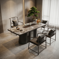 Table à thé moderne en marbre gris avec base à lattes foncées pour bureau de luxe minimaliste et salon d'affaires
