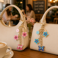 Set Gantungan Kunci Inisial Pink Biru, Liontin Bunga Kupu-kupu, Liontin Huruf Logam Emas, Gantungan Tas, Hadiah untuk Wanita dan Gadis, Grosir