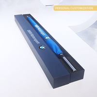 Boîte cadeau avec compartiment en mousse sur mesure, surface graphique en relief
