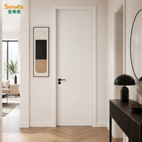 Porte intérieure contemporaine blanche pour chambre à coucher avec isolation phonique, accents circulaires doubles, poignée noire et cadre sur mesure pour appartement