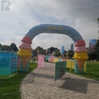 Arche publicitaire géante gonflable personnalisée en forme de cornet de glace pour boutique de desserts/festival d'été/exposition de carnaval