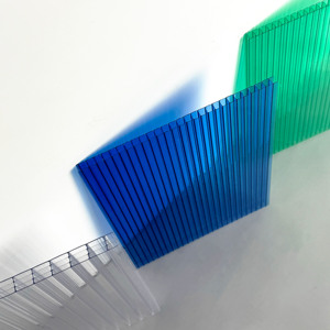 Lámina Hueca de <span class=keywords><strong>Policarbonato</strong></span> de Triple Pared para Techos de Talleres Industriales Modernos y Hoteles, Resistente a Impactos y Duradera - Product Image 4