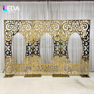 ฉากหลังงานแต่งงานสไตล์อินเดีย LEDA ทำจากสแตนเลสสตีลเคลือบทอง พร้อมซุ้มแต่งงานสแตนเลสสตีลแกะสลัก ตกแต่งเวทีงานแต่งงาน - Product Image 1