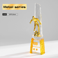 Vente en gros de globe terrestre de luxe en métal doré et cristal de verre trophée et prix d'honneur créatif souvenir de cristal