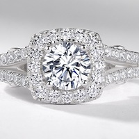 Bague de fiançailles en argent sterling S925 avec moissanite ronde couleur D VVS1, halo torsadé et sangle fendue