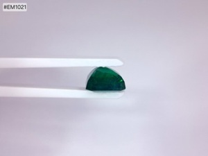 Esmeralda Zambiana Octogonal Facetada de 12.05ct, Gema Suelta de Alta Calidad, Color Verde Intenso, Claridad Excepcional para Joyería de Lujo - Product Image 5