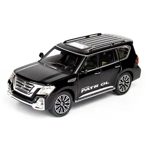 Neue Produkte1: 24 Druckguss spielzeug Nissan Patrol Modellautos Zurückziehen Automodell mit 6 offenen Türen Geschenk für Jungen