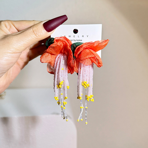 Nouvelles boucles d'oreilles en tissu faites à <span class=keywords><strong>la</strong></span> main <span class=keywords><strong>de</strong></span> style bohème, boucles d'oreilles longues à pompons tendance pour femmes - Product Image 5