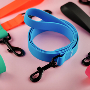 Juego de collar y correa impermeables de PVC de silicona para cachorros duraderos con cintas personalizadas e impresión para entrenamiento - Product Image 6
