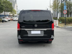 La <span class=keywords><strong>Mercedes</strong></span>-Benz Classe <span class=keywords><strong>V</strong></span> 260L Premium Extended Edition 2017 est une voiture d'occasion professionnelle destinée à l'exportation à bas <span class=keywords><strong>prix</strong></span>. - Product Image 4
