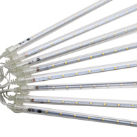 Guirlandes lumineuses LED 8 tubes effet pluie de météores pour la décoration de sapins de Noël en extérieur