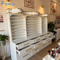 Vitrine de salon de manucure en or blanc de luxe avec plusieurs tiroirs et étagères pour les outils de manucure