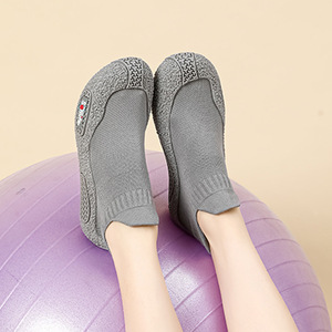 Chaussures de danse GallonShark pour femmes, semelle extérieure en TPR, doublure en coton, talon plat, chaussures de yoga et de fitness - Product Image 4