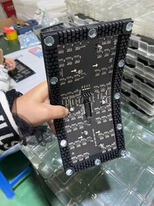 Trong nhà p2.5 P4 P2 mềm mô-đun cong linh hoạt màn hình hiển thị <span class=keywords><strong>LED</strong></span> cho hình trụ cột sử dụng - Product Image 3