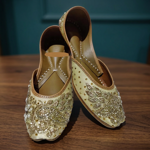 BS International – Nouvelle collection de chaussures fantaisie brodées en cuir véritable imperméable pour femmes et jeunes filles – Personnalisables - Product Image 1