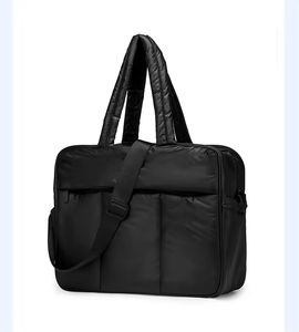 กระเป๋าเดินทางทรงพัฟฟี่น้ำหนักเบาแฟชั่นปี 2026 พร้อมช่องใส่รองเท้า กระเป๋าสะพายข้างแบบควิลท์สำหรับผู้หญิง - Product Image 3