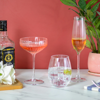 Verres en gros : Flûtes à champagne et gobelets de luxe à bord doré et lignes verticales pour hôtels, mariages et événements – Marketing US