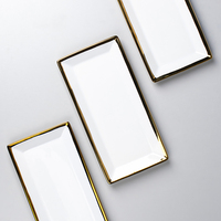 Vente en gros de plaques rectangulaires de luxe pour mariage de 12 pouces, vaisselle en céramique à bord doré, assiette à dîner blanche