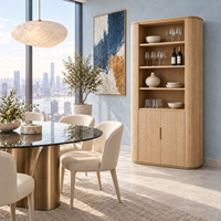 Armoire à vin haute avec étagères ouvertes et portes cannelées, armoire de rangement en bois clair pour salle à manger, salon et bar