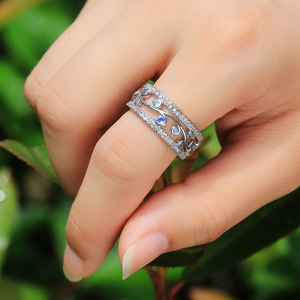 Anello Geometrico Traforato per Donne, Stile Bicolore, Elegante Accessorio da Dito per Feste e Matrimoni, Idea Regalo - Product Image 4