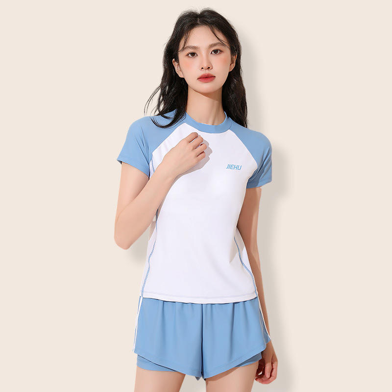 สีดำและสีเทา